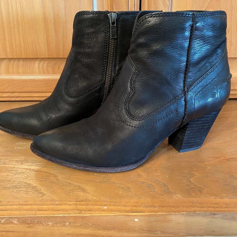 FRYE BOOTS SIZE 8